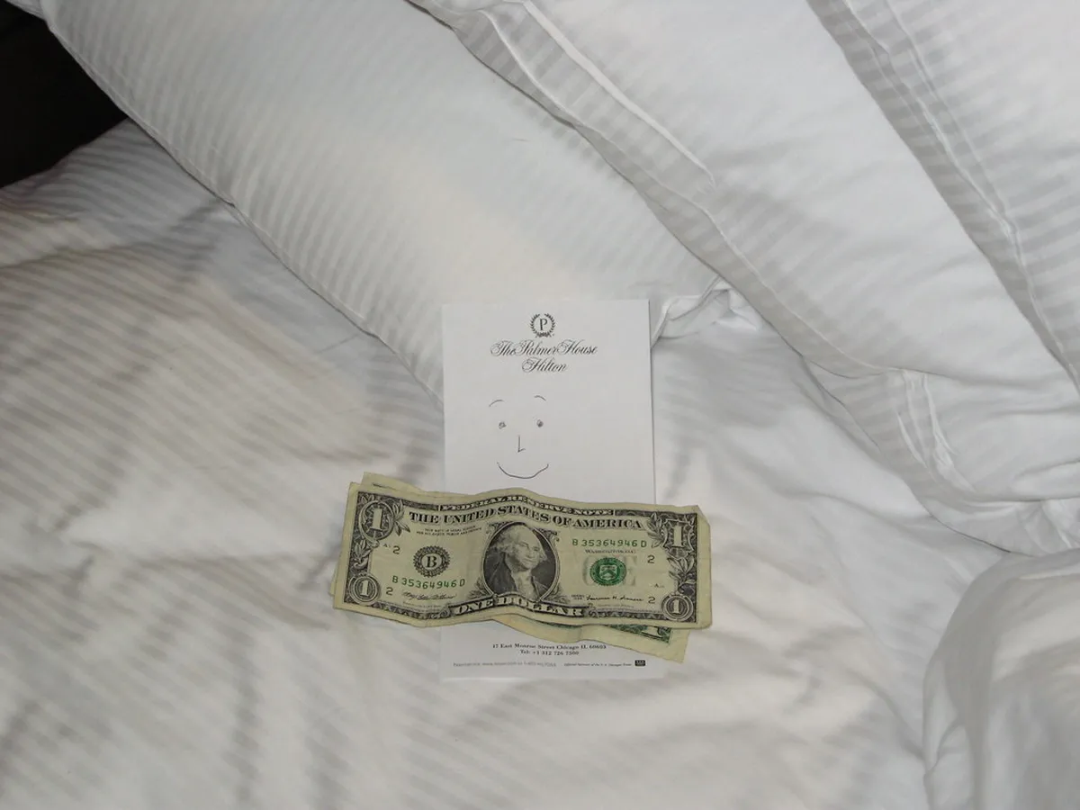 1-Day Itinerary: Tipping Etiquette for Solo Walking Tours