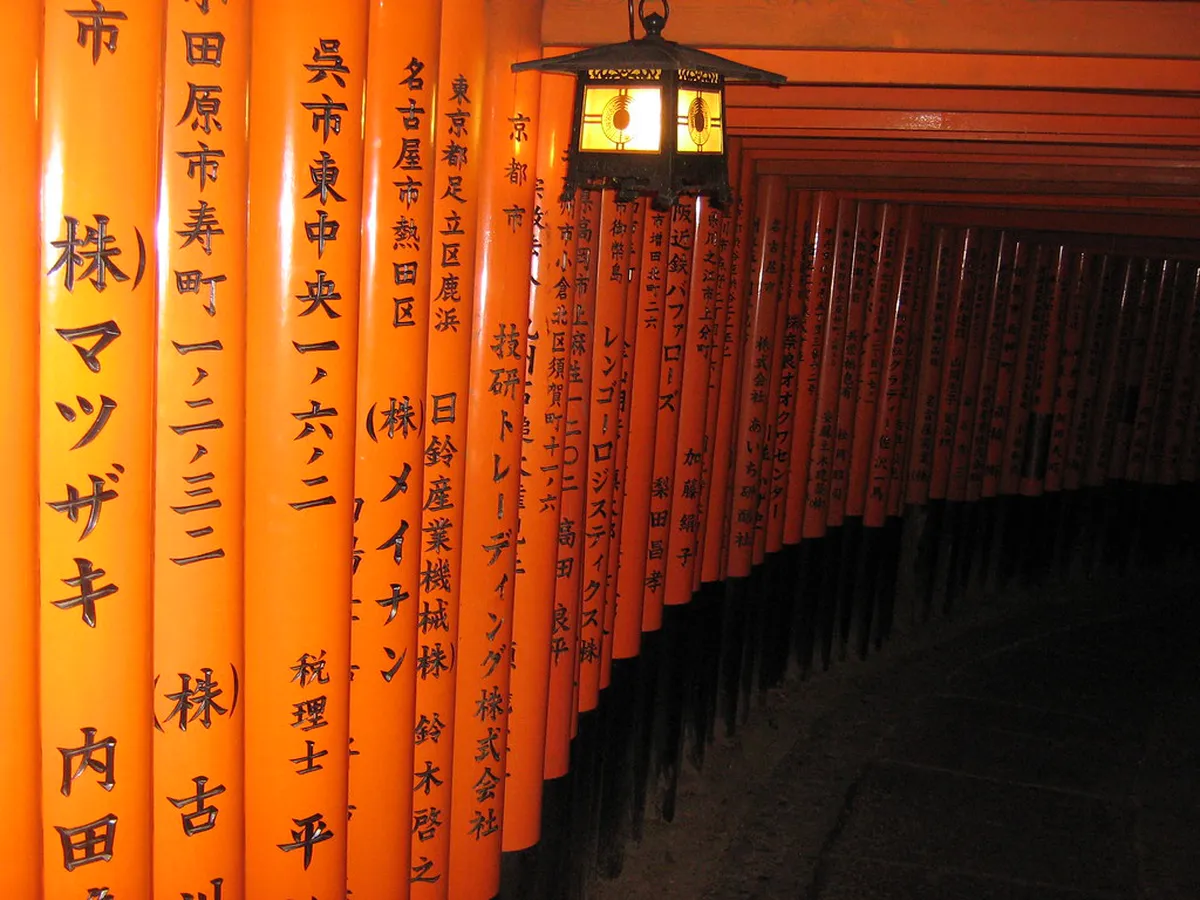 10 Essential Fushimi Inari Shrine Walking Tips (Kyoto 2026)