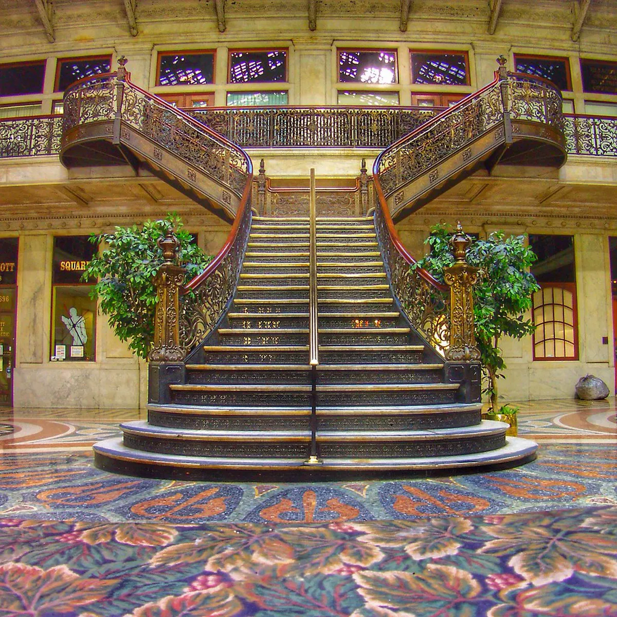 Historic Buildings on Saran Withi Road: 10 Top Sites